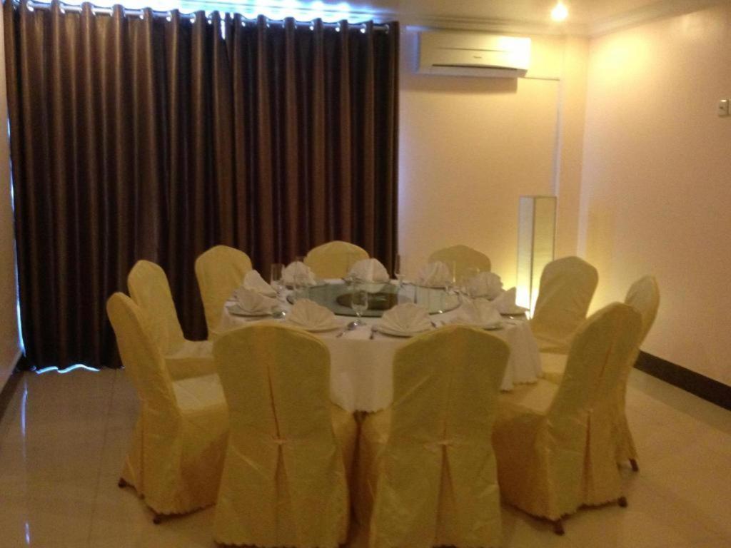 Jun Yue Hotel Phnom Penh Exterior foto