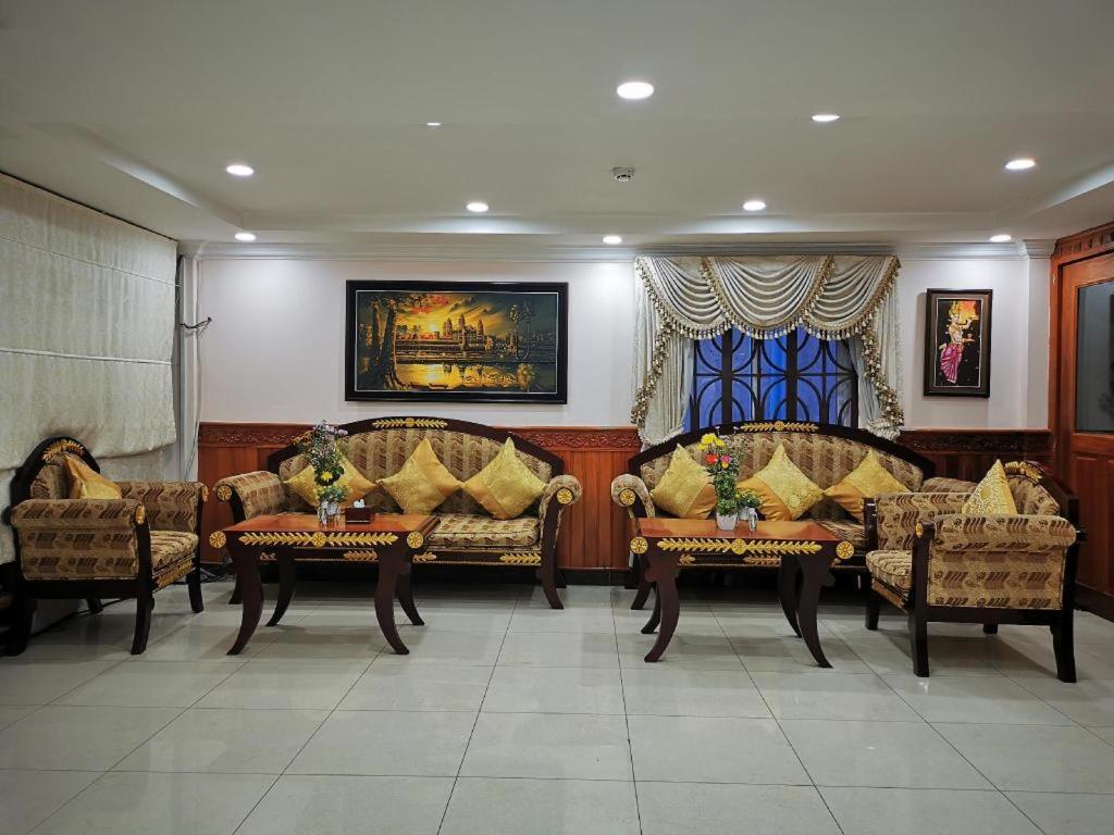 Jun Yue Hotel Phnom Penh Exterior foto
