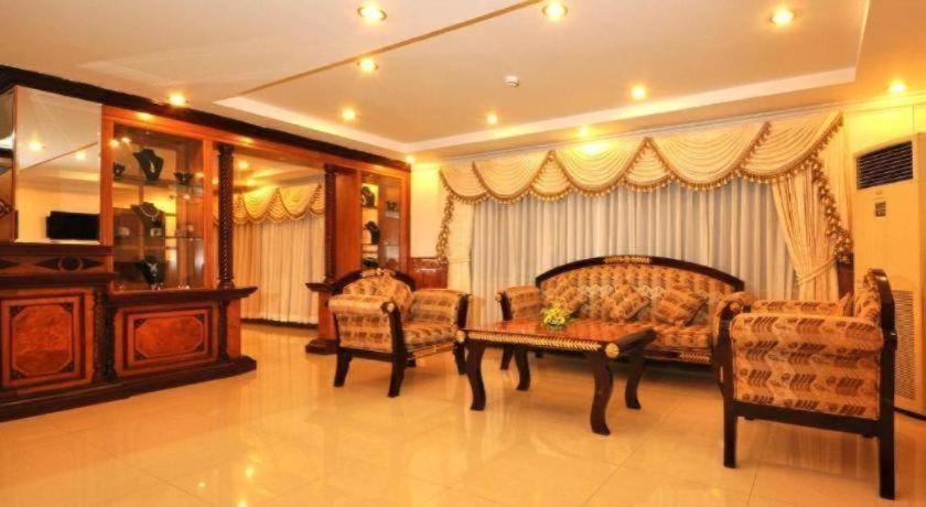 Jun Yue Hotel Phnom Penh Exterior foto
