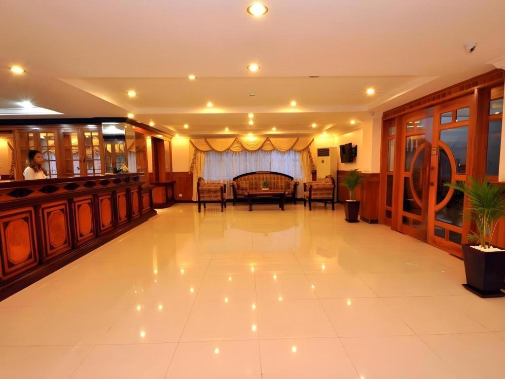 Jun Yue Hotel Phnom Penh Exterior foto