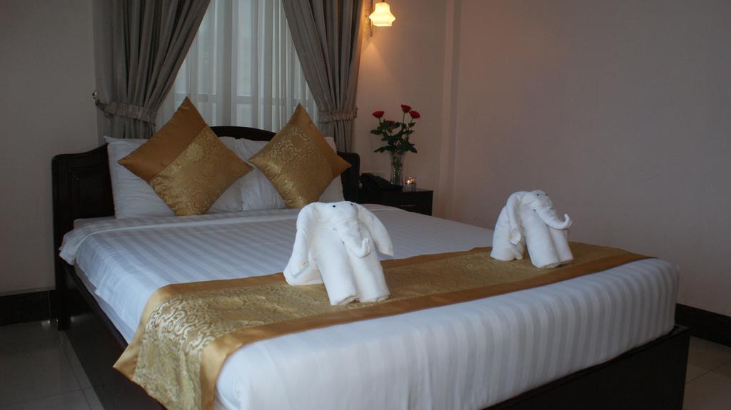 Jun Yue Hotel Phnom Penh Exterior foto